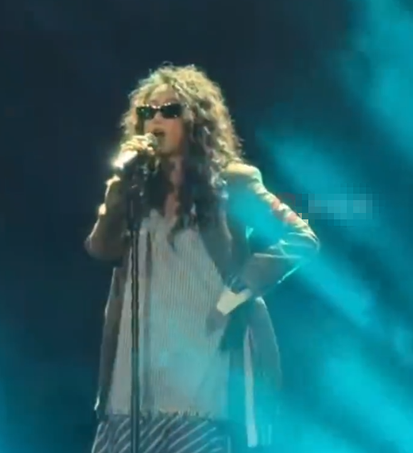 N配资 女歌手演出中耳机爆炸，透露此类事故已发生3次！工作室致歉